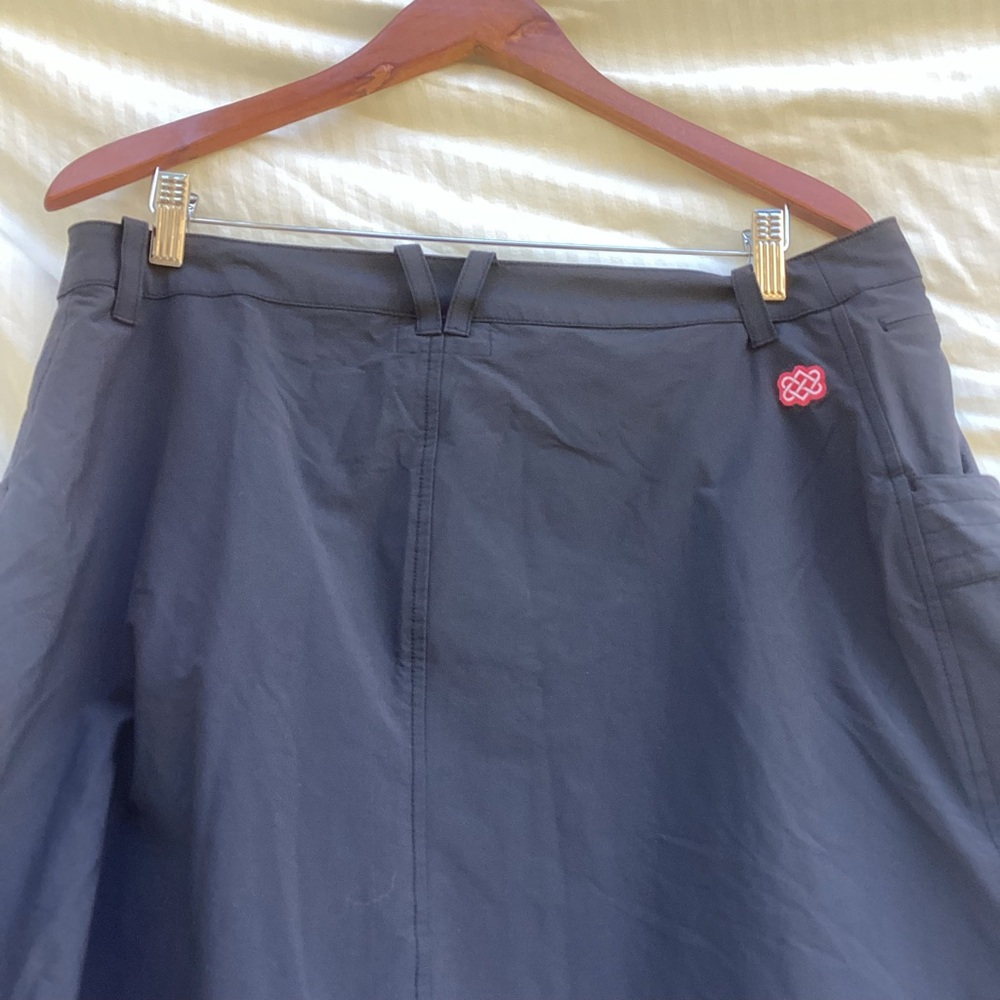 Sherpa outdoor Classic Black Mini Skirt, size 14 - Picture 8 of 9
